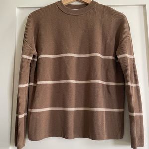 Long sleeved brown sweater